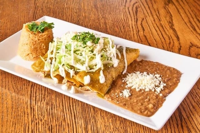 Tradicional Enchiladas (CHICKEN).